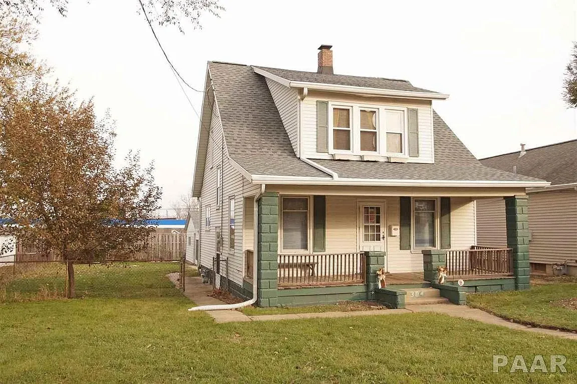 304 Keller St photo 1