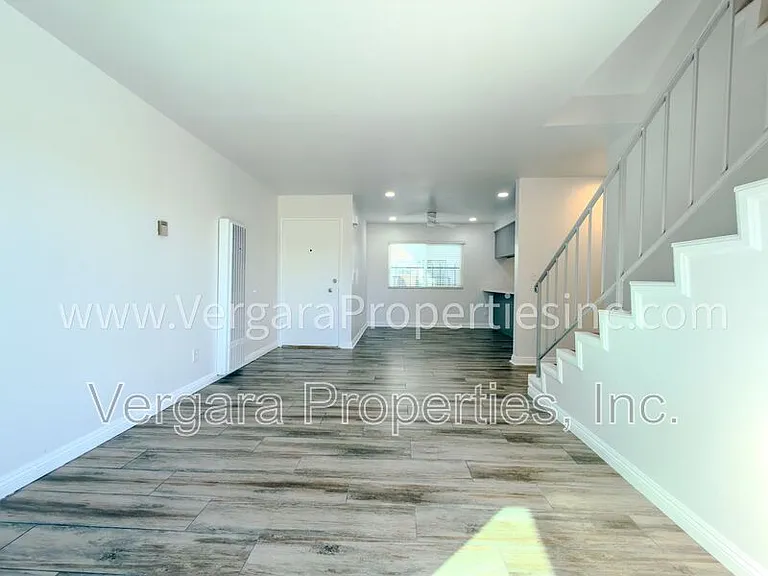 18012 Manhattan Pl — Photo 7