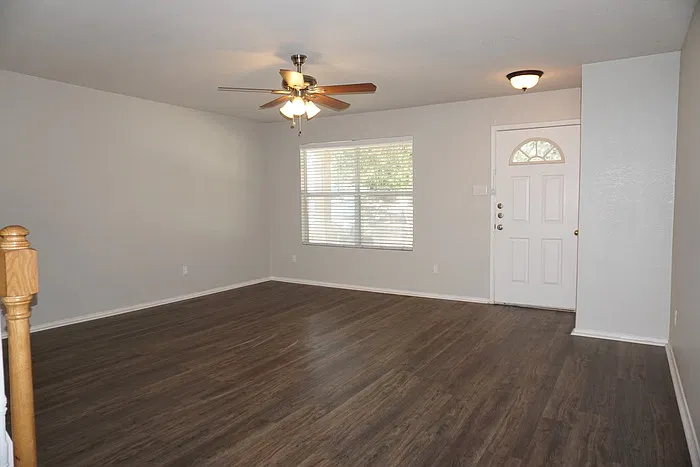 3 bed, 2.5 bath, 1889 sqft, $2,050 — Photo 4