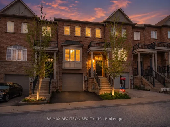 700 Summeridge Dr #9, Vaughan, ON L4J 0C5