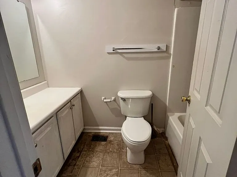 236 Bridgeview Dr — Photo 8