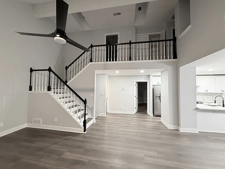 255 Dunwoody Creek Cir — Photo 10