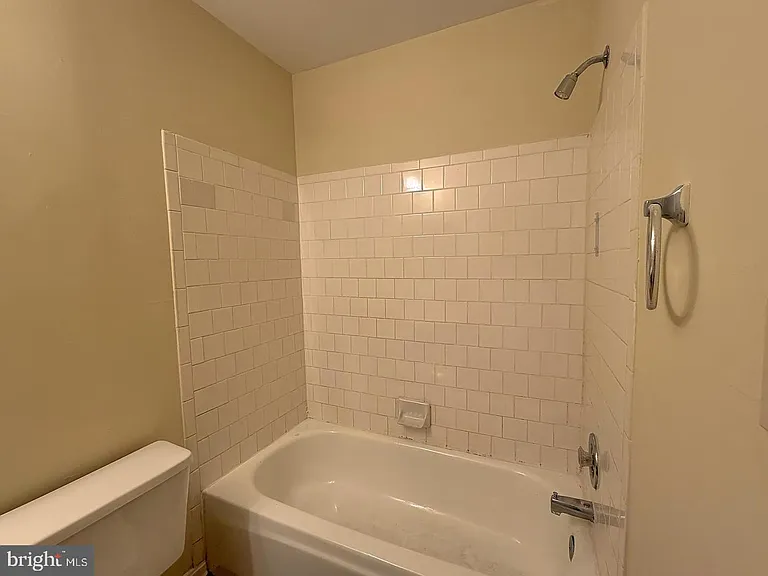 4100 Hunters Hill Cir #4100 — Photo 16