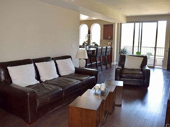 4th image of 11218 Camarillo St APT 406