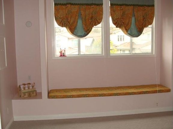 4th image of 2578 Saddleback St