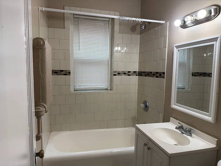 330 Laurel St #212 — Photo 3