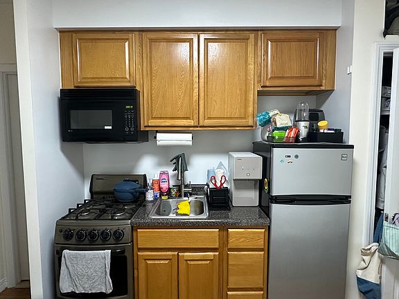 3rd image of 216 W 100th St APT 920