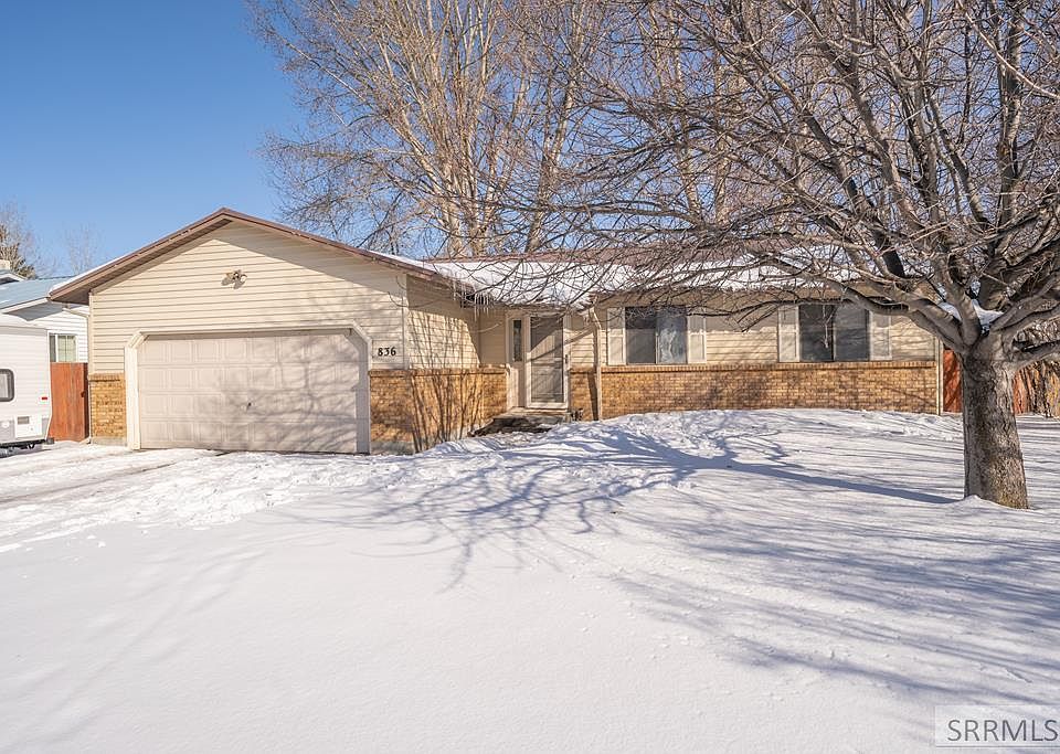 1st image of 836 Coachman Dr