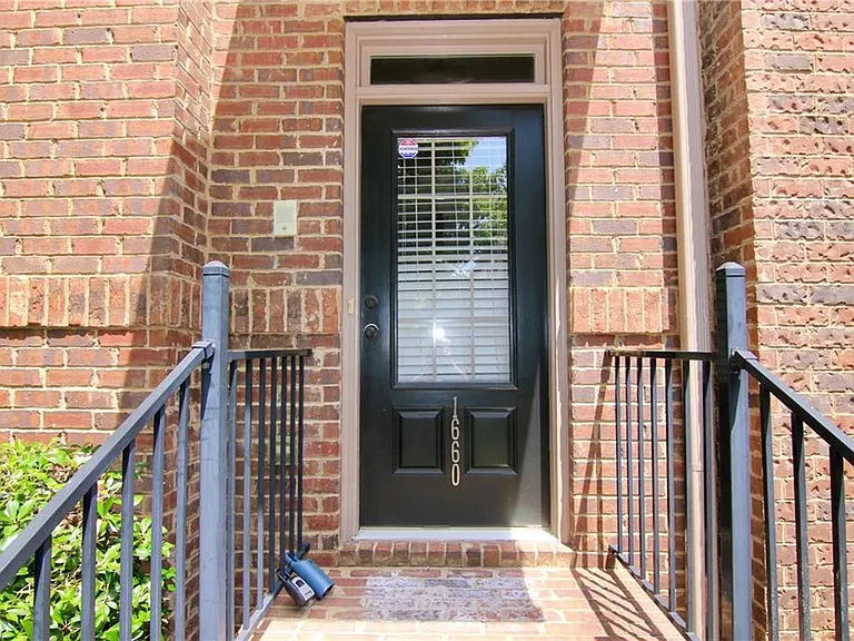 1660 Jardin Ct — Photo 3