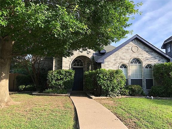 2nd image of 1423 Springwood Dr