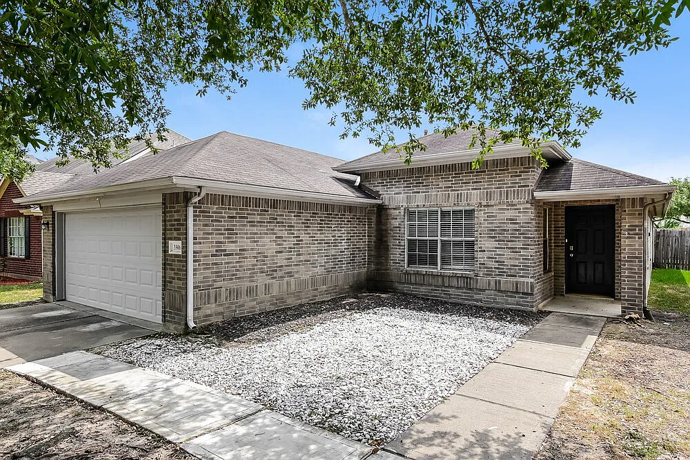 3 bed, 2.0 bath, 1824 sqft, $1,840 — Photo 3