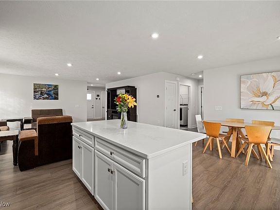 5th image of 34959 Maurer Blvd