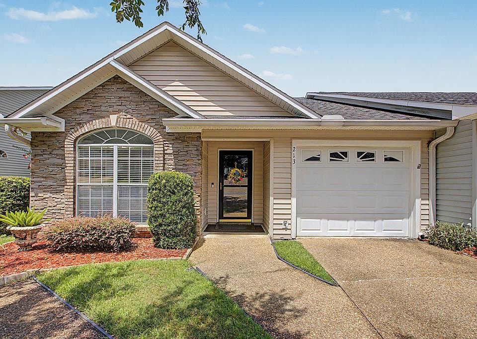 1st image of 213 Huntington Pointe Dr