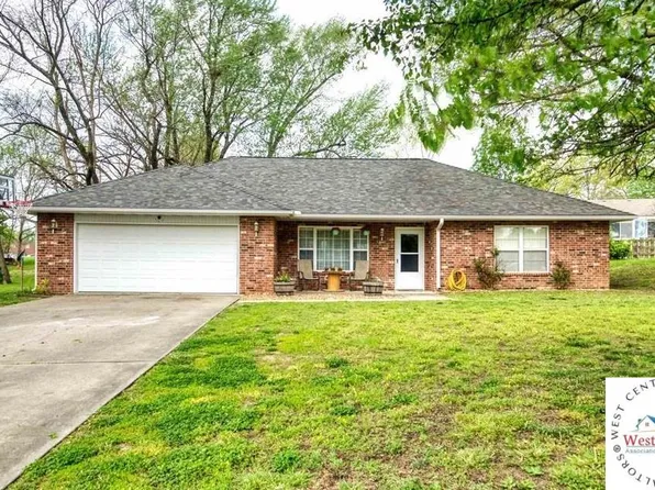 509 S 9th St, Clinton, MO 64735