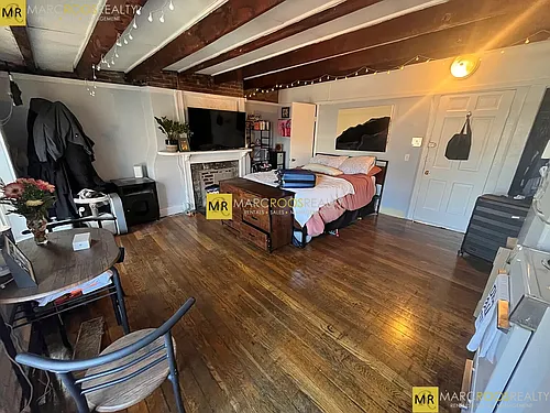 87 Myrtle St Photo 1