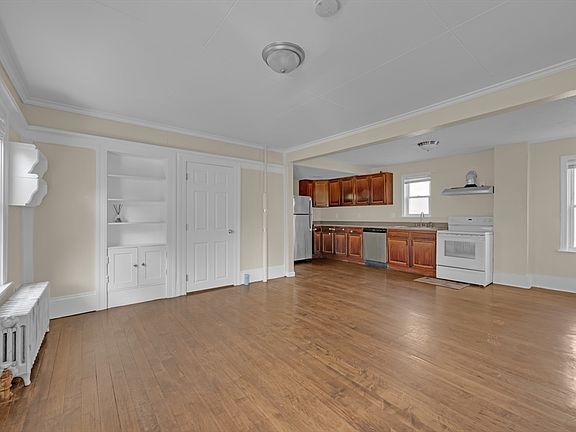 5th image of 139 Endicott St