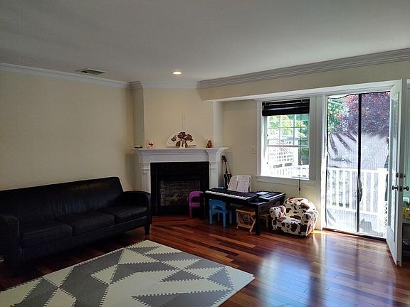 5th image of 580 Quarry St #12