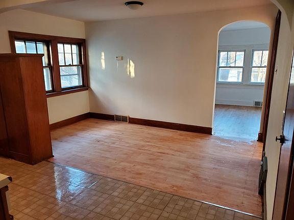 Upper Kitchen, dinning, & full living room (Upper)