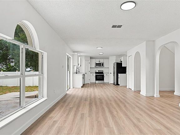 4th image of 980 MAYFAIR STREET