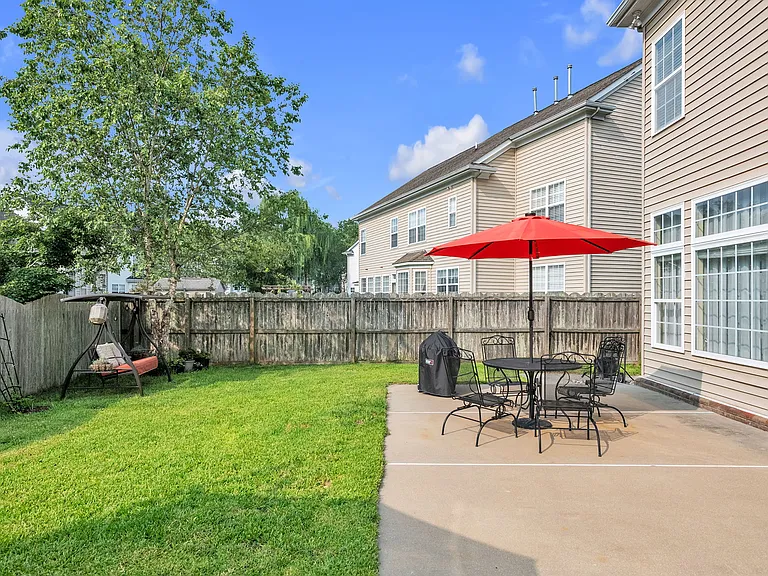 2404 Caitlan Loch Ln — Photo 32
