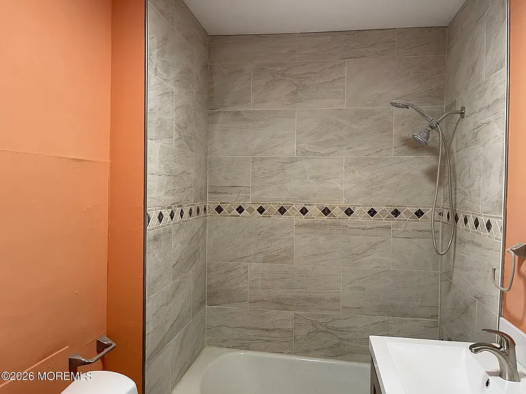 436-438 Schiller Ave #2 — Photo 7