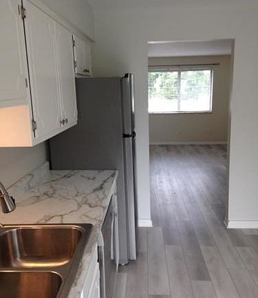 5th image of 4300 Norman Dr SE APT B