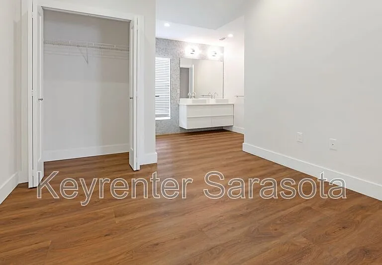 2066 Roselawn St — Photo 17