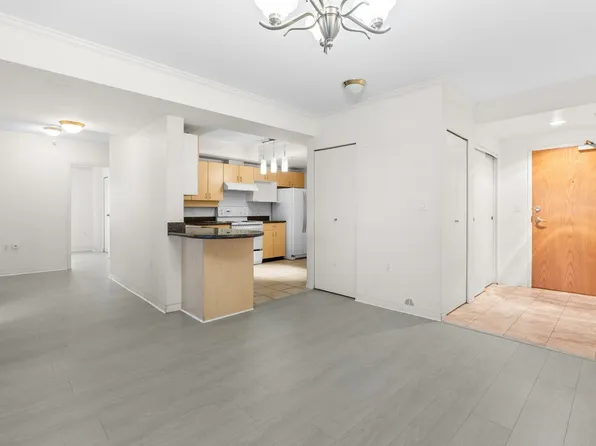 6611 Cooney Rd #1605, Richmond, BC V6Y 4C5