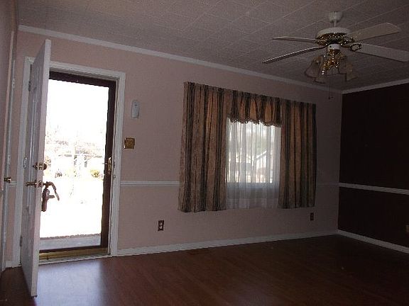 2nd image of 1020 Cleveland St