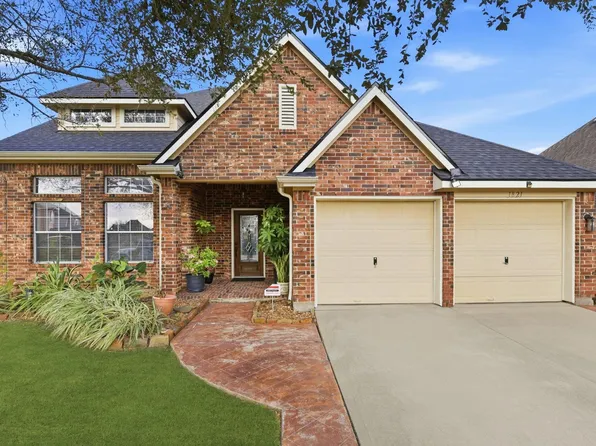 1821 Majestic Oak Dr, Pearland, TX 77581