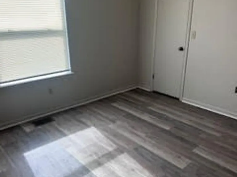 1516 Kraft Ave — Photo 17