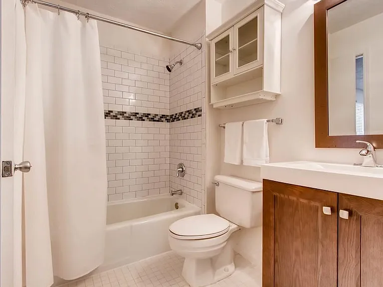 4371 Heritage Glen Ct — Photo 8