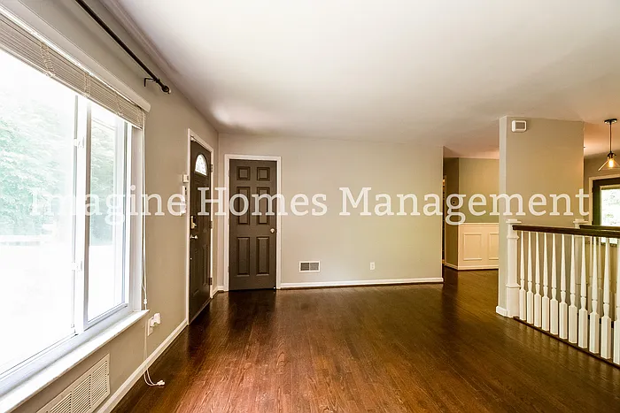 7922 Forest Rd — Photo 3