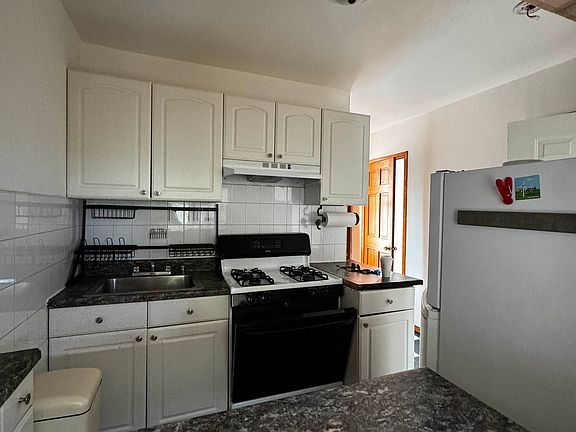 5th image of 342 Humboldt St #3