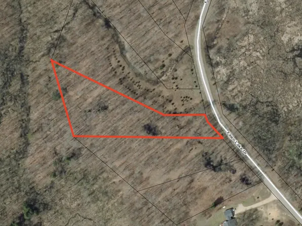 6127 Fawn Lake Dr, Stanwood, MI 49346