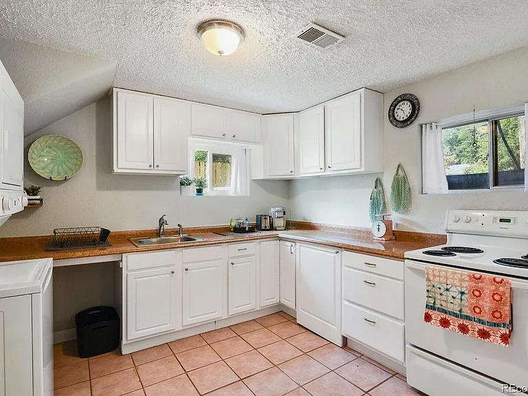 Nice open kitchen with plenty of cabinet space.