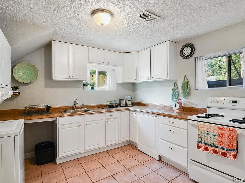 Nice open kitchen with plenty of cabinet space.