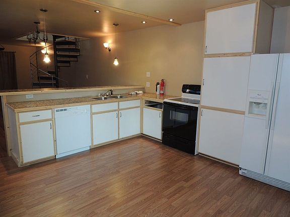 2nd image of 417 Birch St