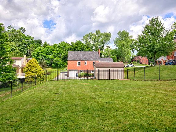 3rd image of 205 Coral Dr