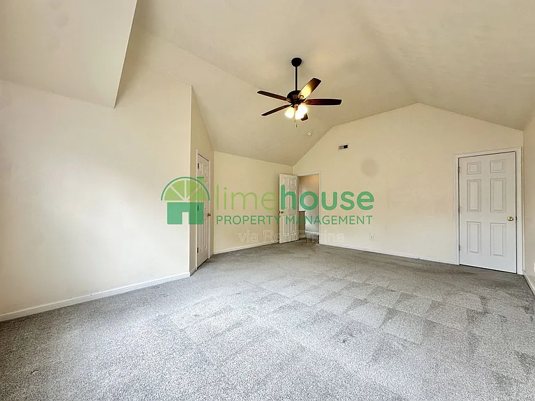 1323 Hoover Ave — Photo 9