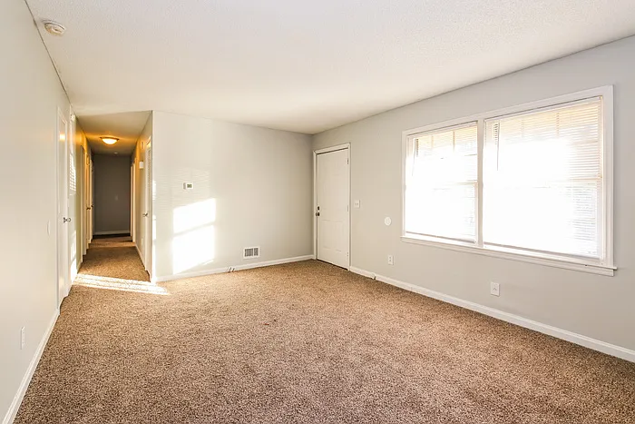 2027 Glenn Rd — Photo 3