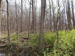 3 Spicy Cedar Ln, Berkeley Springs, WV 25411