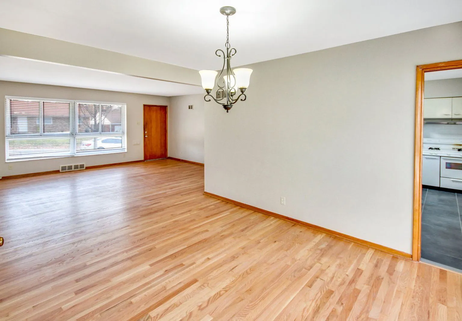 3 bed, 2.0 bath, 1537 sqft, $2,350 — Photo 4