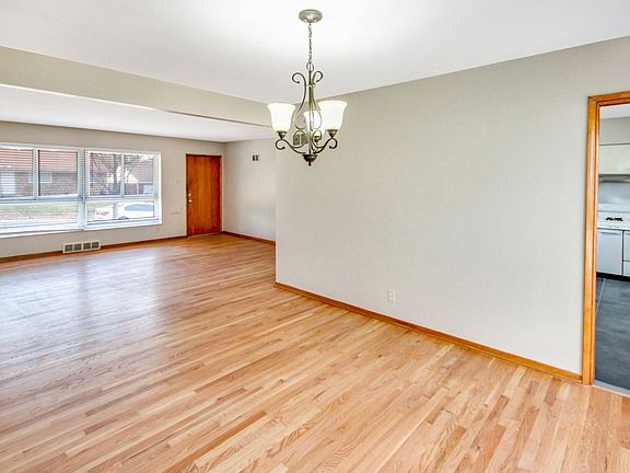 4th image of 1011 Chartres Ave