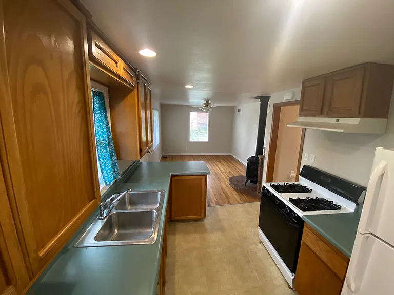 2510 Iron St — Photo 4