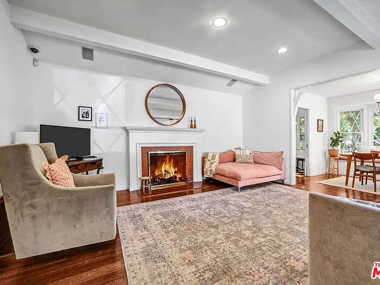 3830 Vineland Ave — Photo 3