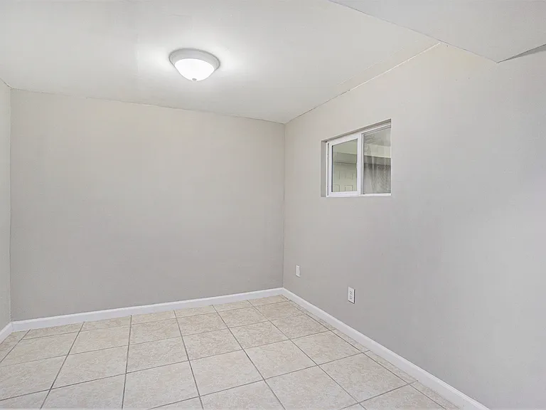 258 Capital Ave NE — Photo 7