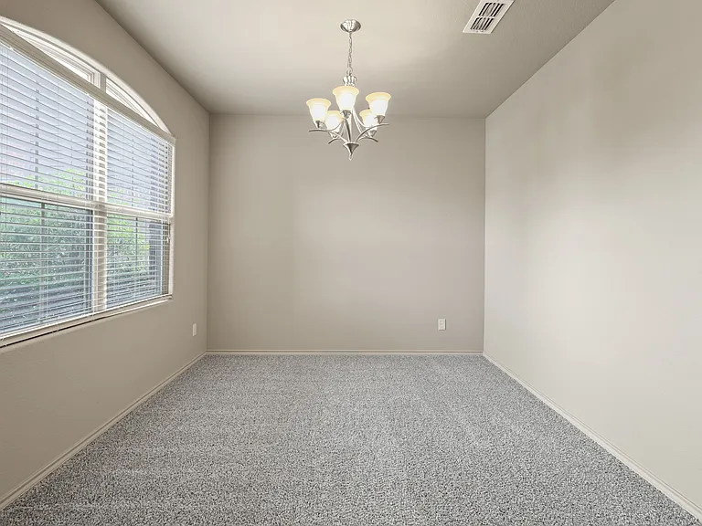 1804 Capulin Rd — Photo 4
