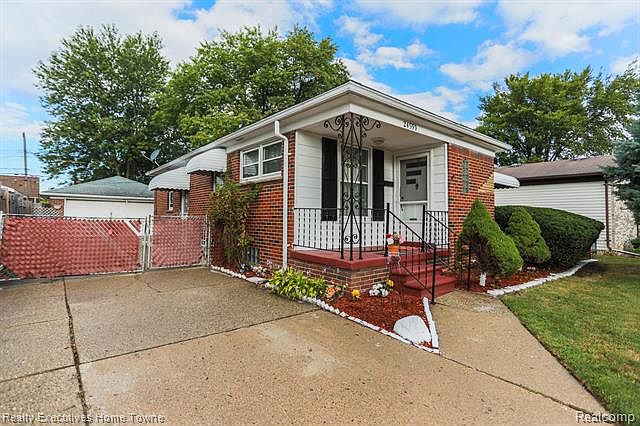1st image of 24553 Phlox Ave