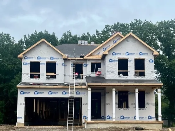 7605 Main St, Olmsted Falls, OH 44138